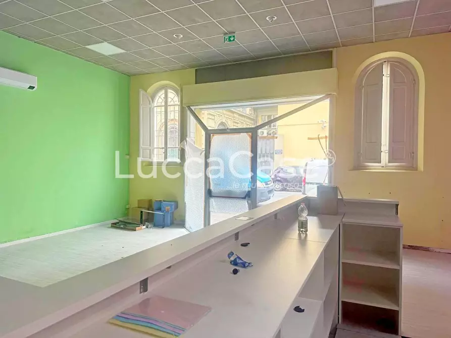 Immagine 4 di Locale commerciale in affitto  a Lucca