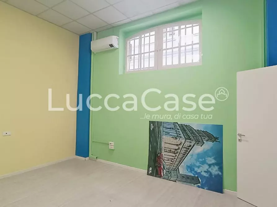 Immagine 9 di Locale commerciale in affitto  a Lucca