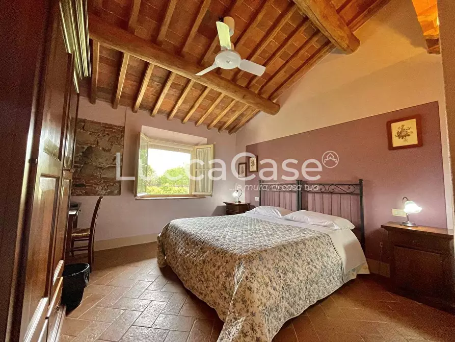 Immagine 4 di Rustico / casale in vendita  a Lucca