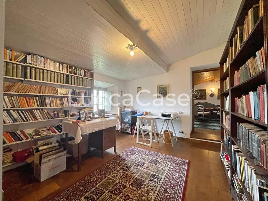 Immagine 24 di Casa colonica in vendita  a Lucca