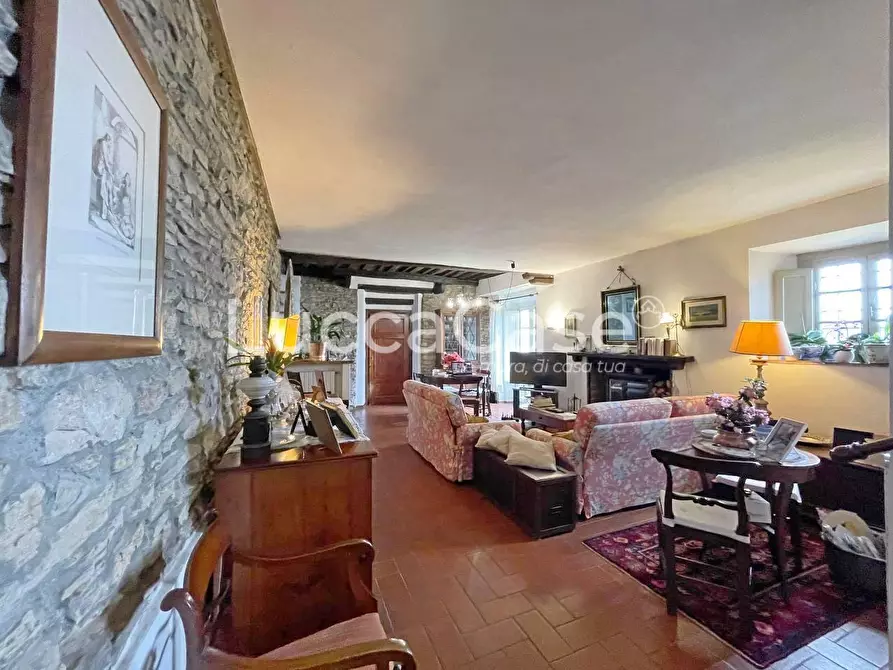 Immagine 21 di Casa colonica in vendita  a Lucca