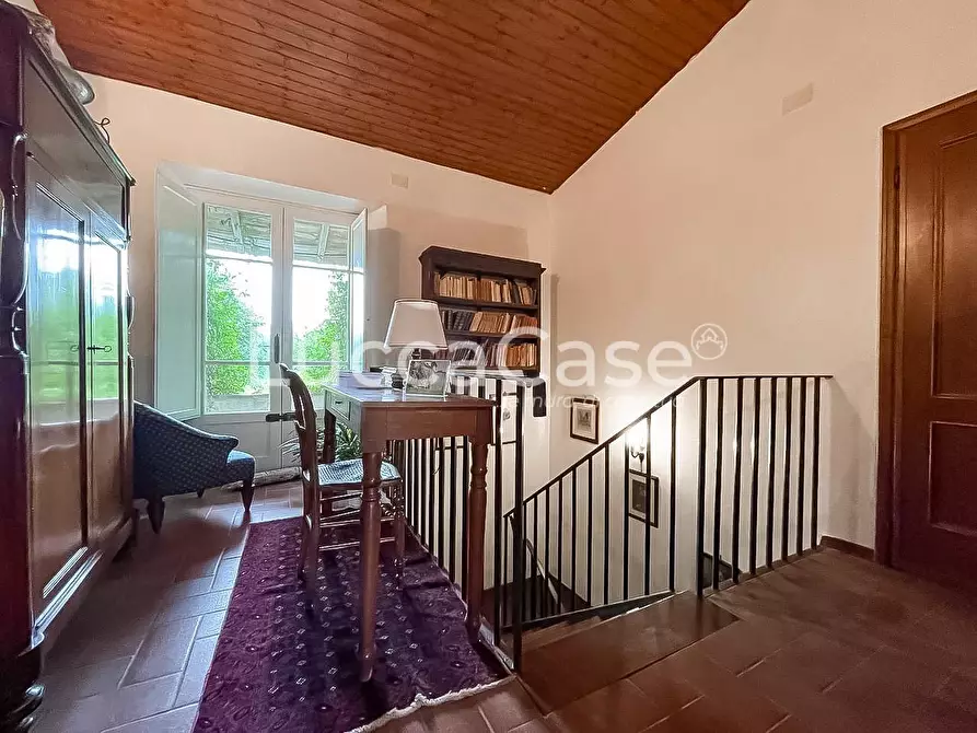 Immagine 16 di Casa colonica in vendita  a Lucca