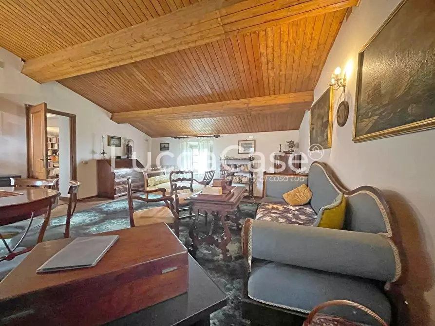 Immagine 41 di Casa colonica in vendita  a Lucca