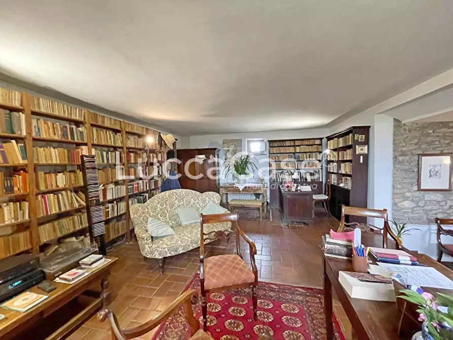Immagine 47 di Casa colonica in vendita  a Lucca