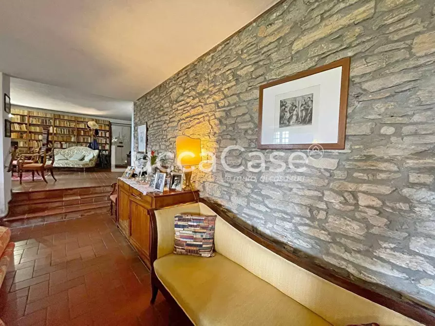 Immagine 46 di Casa colonica in vendita  a Lucca