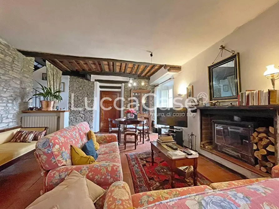 Immagine 50 di Casa colonica in vendita  a Lucca