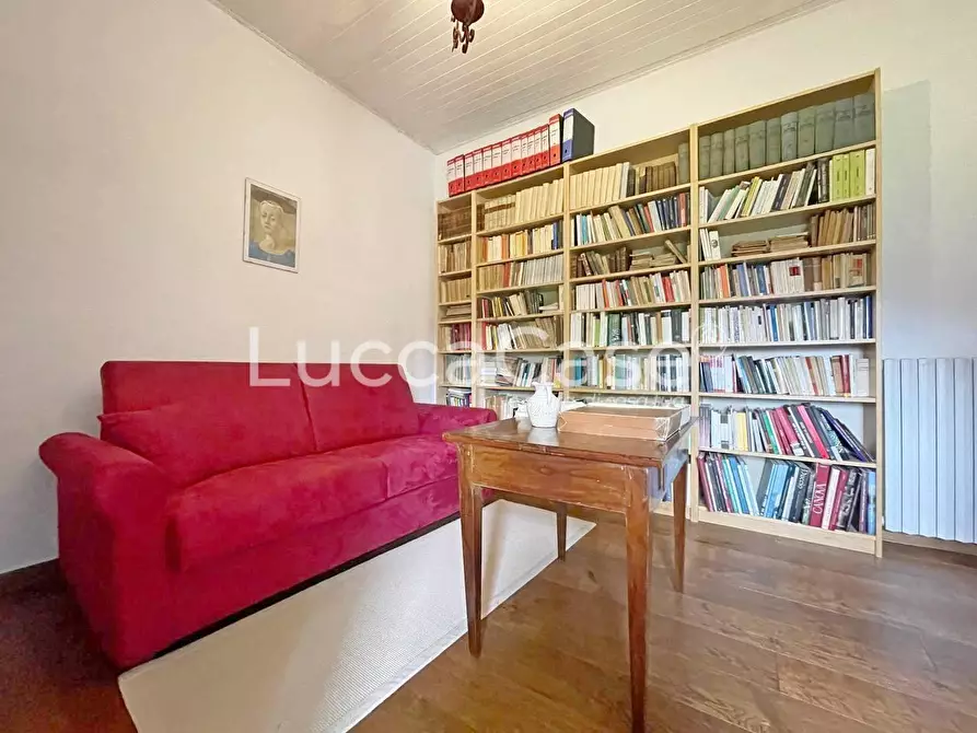 Immagine 22 di Casa colonica in vendita  a Lucca