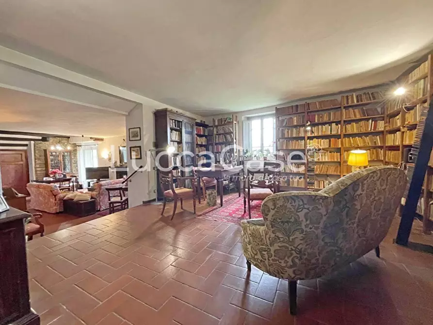 Immagine 42 di Casa colonica in vendita  a Lucca