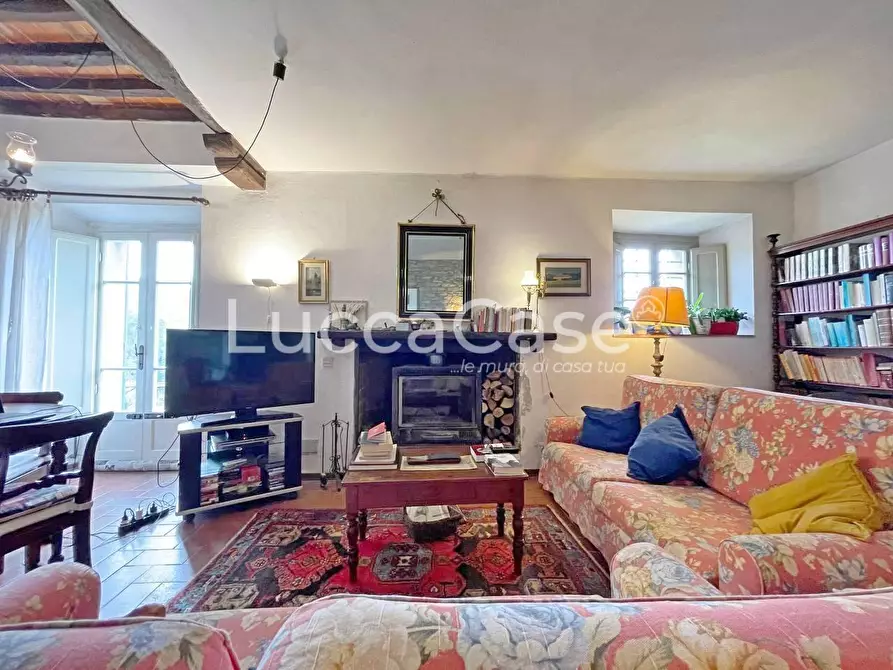 Immagine 60 di Casa colonica in vendita  a Lucca