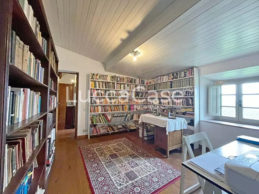 Immagine 35 di Casa colonica in vendita  a Lucca