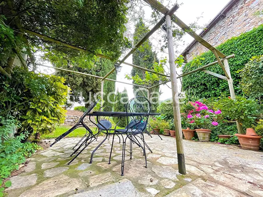 Immagine 5 di Casa colonica in vendita  a Lucca