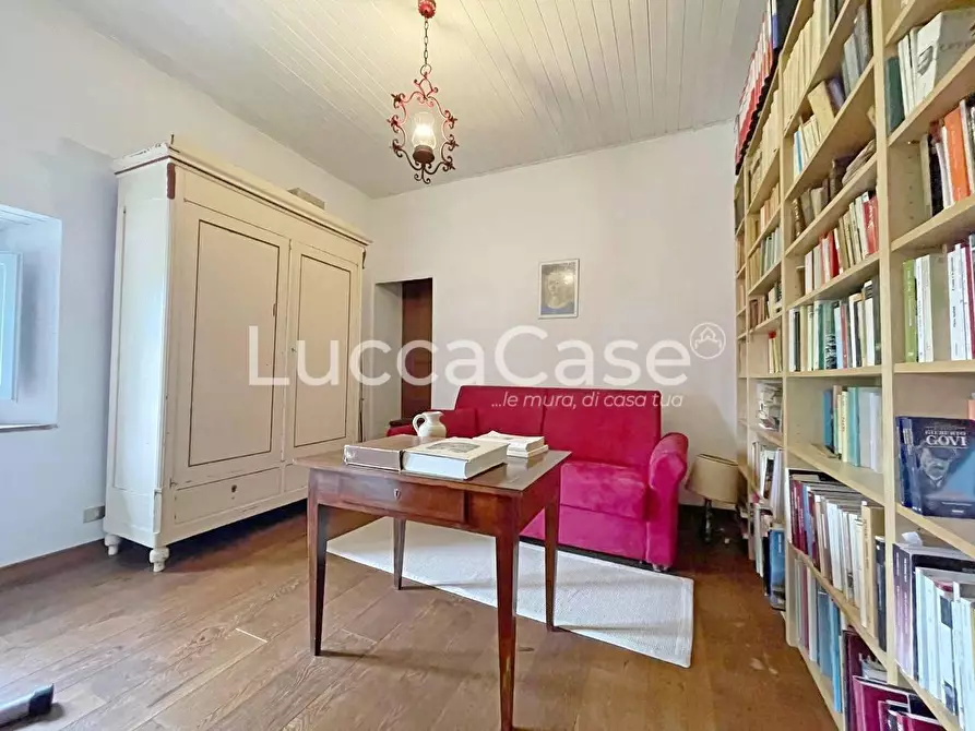 Immagine 19 di Casa colonica in vendita  a Lucca