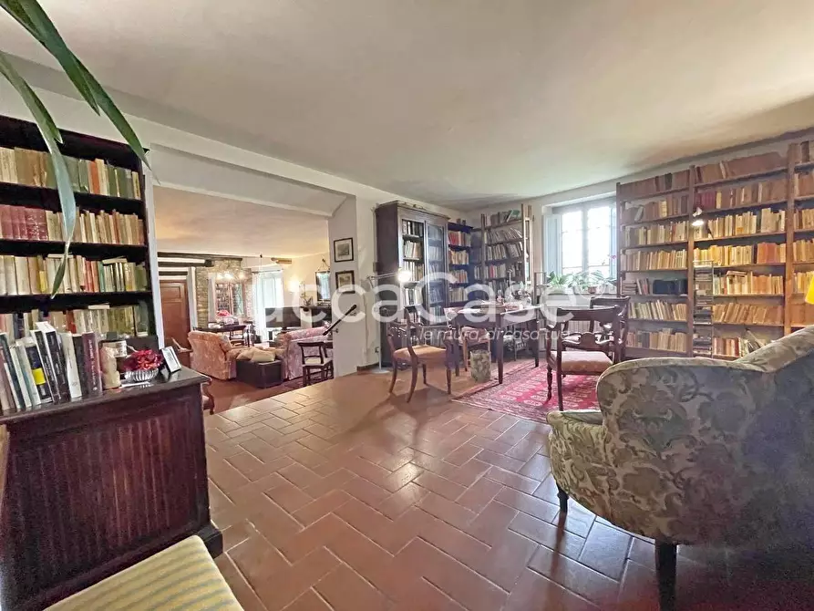 Immagine 49 di Casa colonica in vendita  a Lucca