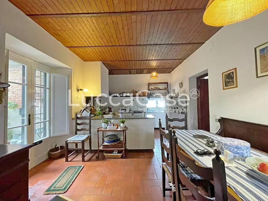 Immagine 48 di Casa colonica in vendita  a Lucca