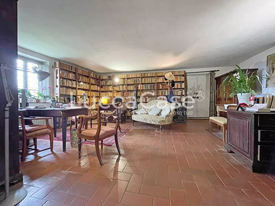 Immagine 43 di Casa colonica in vendita  a Lucca
