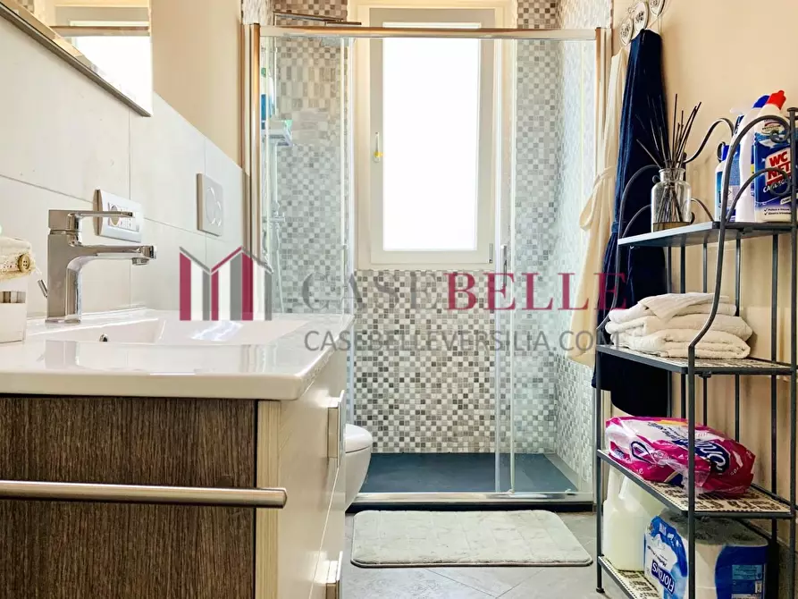 Immagine 11 di Villa in affitto  a Seravezza