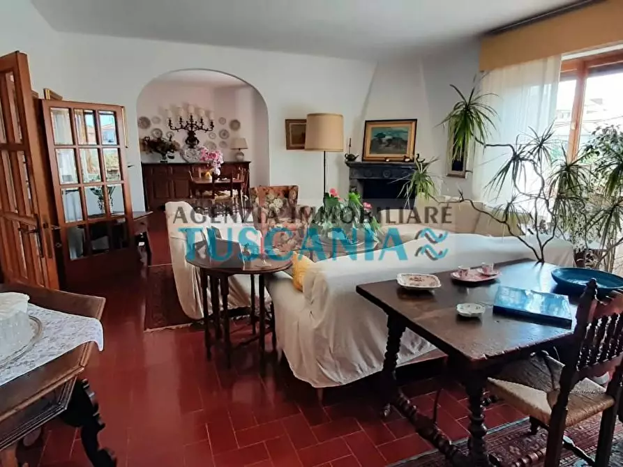 Immagine 1 di Casa bifamiliare in vendita  a Cecina