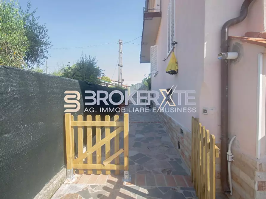Immagine 12 di Appartamento in vendita  a Ortonovo