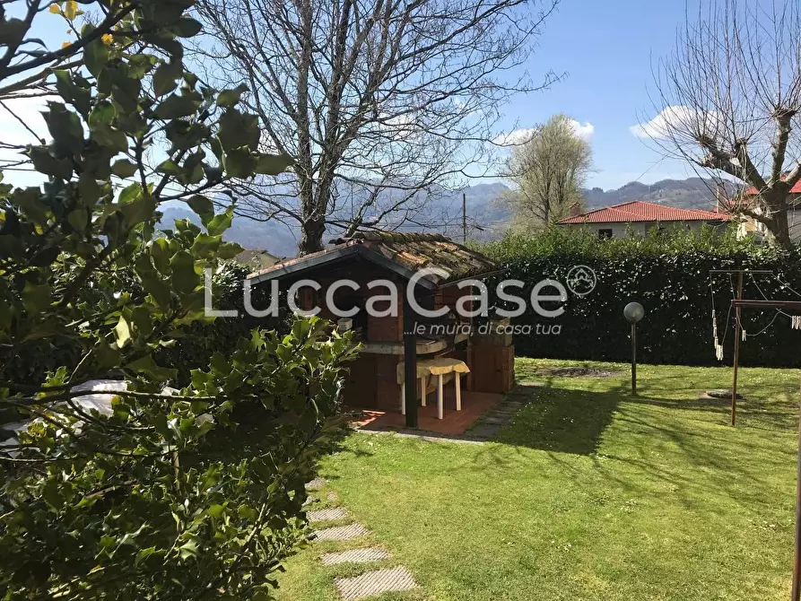 Immagine 8 di Villa in vendita  a Barga