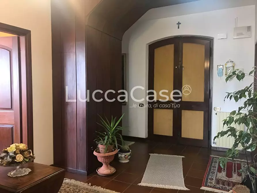 Immagine 27 di Villa in vendita  a Barga