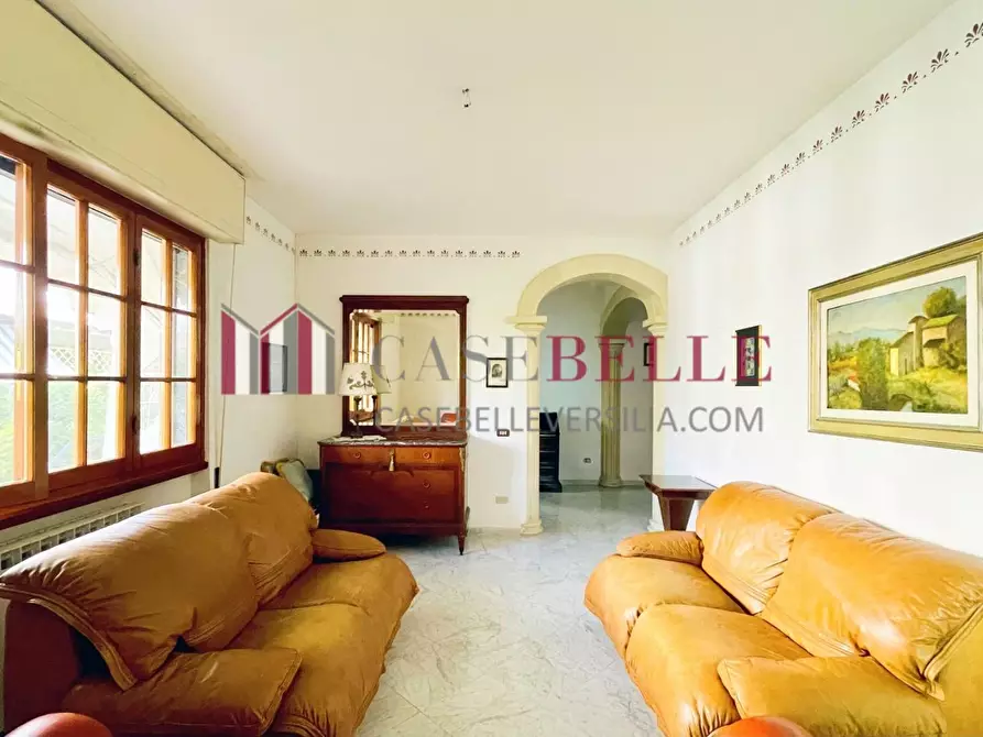 Immagine 1 di Casa semindipendente in vendita  a Viareggio