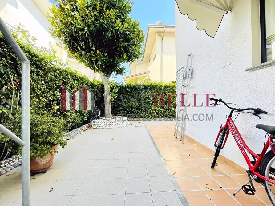 Immagine 43 di Casa semindipendente in vendita  a Viareggio