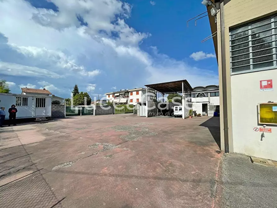 Immagine 7 di Attività artigianale in vendita  a Lucca