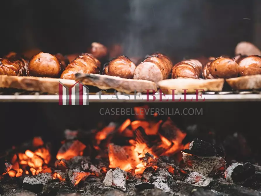 Immagine 1 di Bar / Ristorante in vendita  a Massa