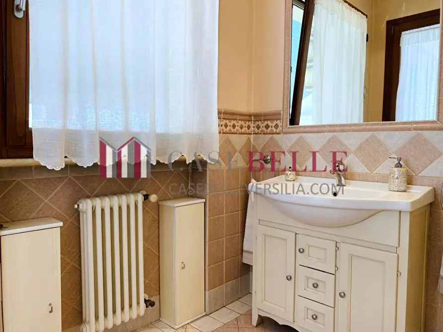 Immagine 25 di Villa in vendita  a Viareggio