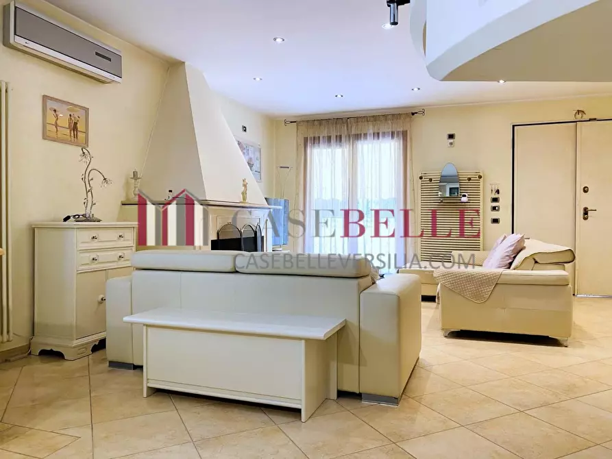 Immagine 15 di Villa in vendita  a Viareggio