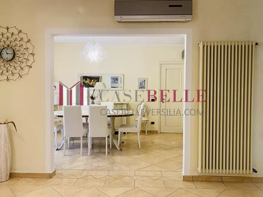 Immagine 17 di Villa in vendita  a Viareggio