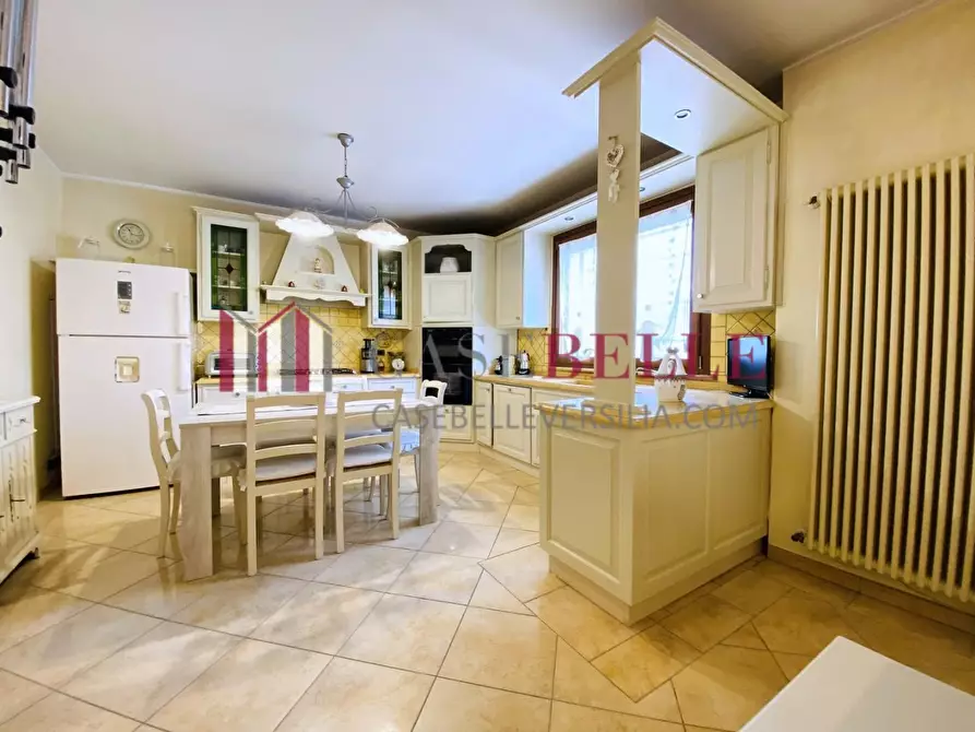 Immagine 10 di Villa in vendita  a Viareggio