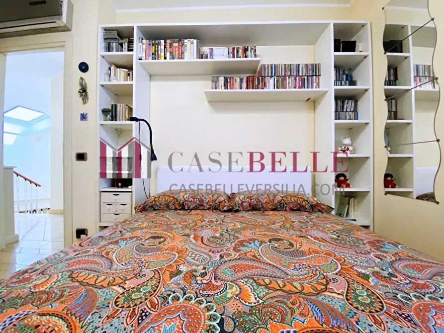 Immagine 61 di Villa in vendita  a Viareggio