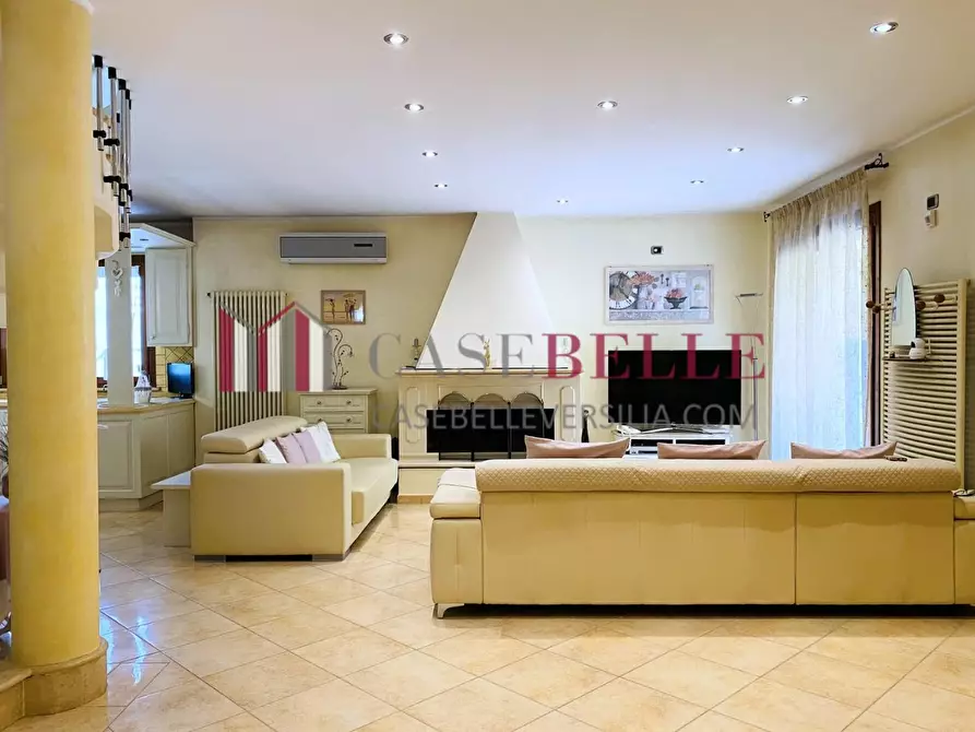 Immagine 33 di Villa in vendita  a Viareggio
