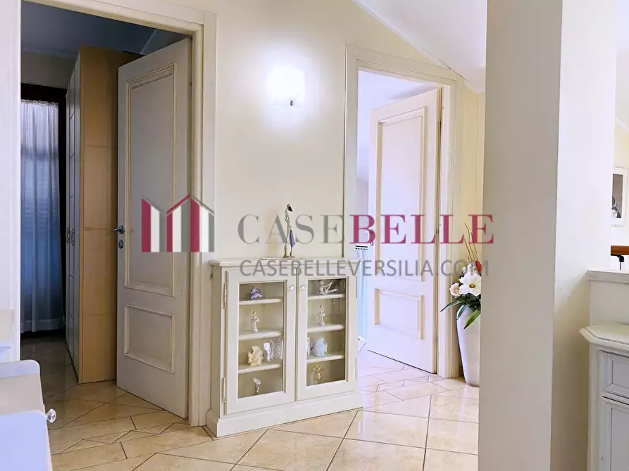 Immagine 74 di Villa in vendita  a Viareggio