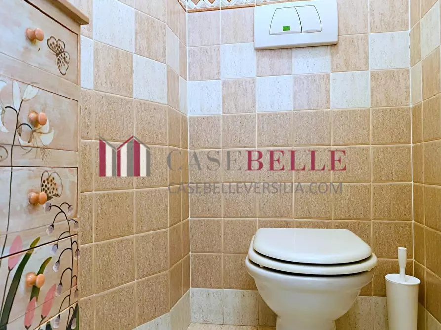 Immagine 28 di Villa in vendita  a Viareggio
