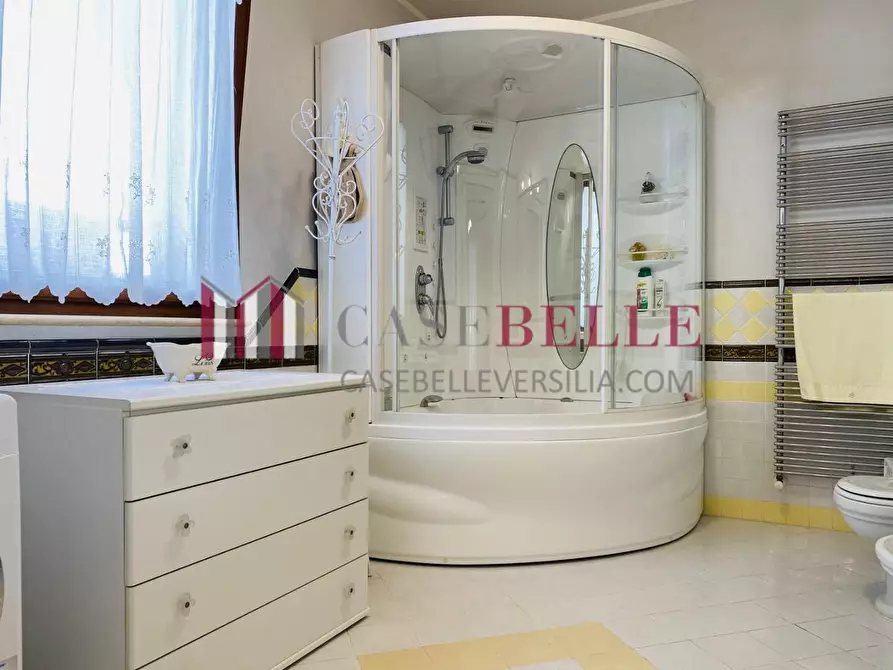 Immagine 40 di Villa in vendita  a Viareggio