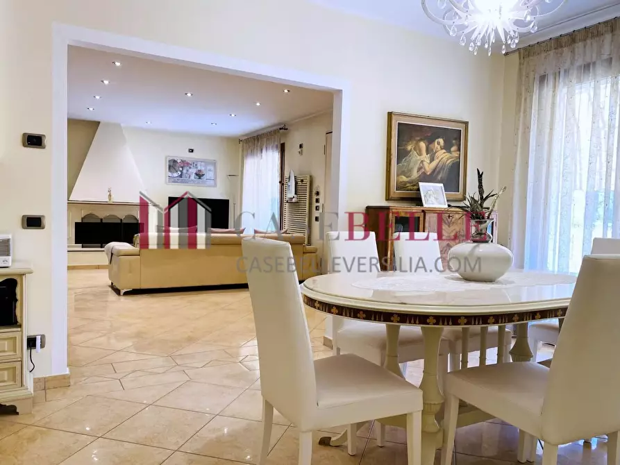Immagine 32 di Villa in vendita  a Viareggio