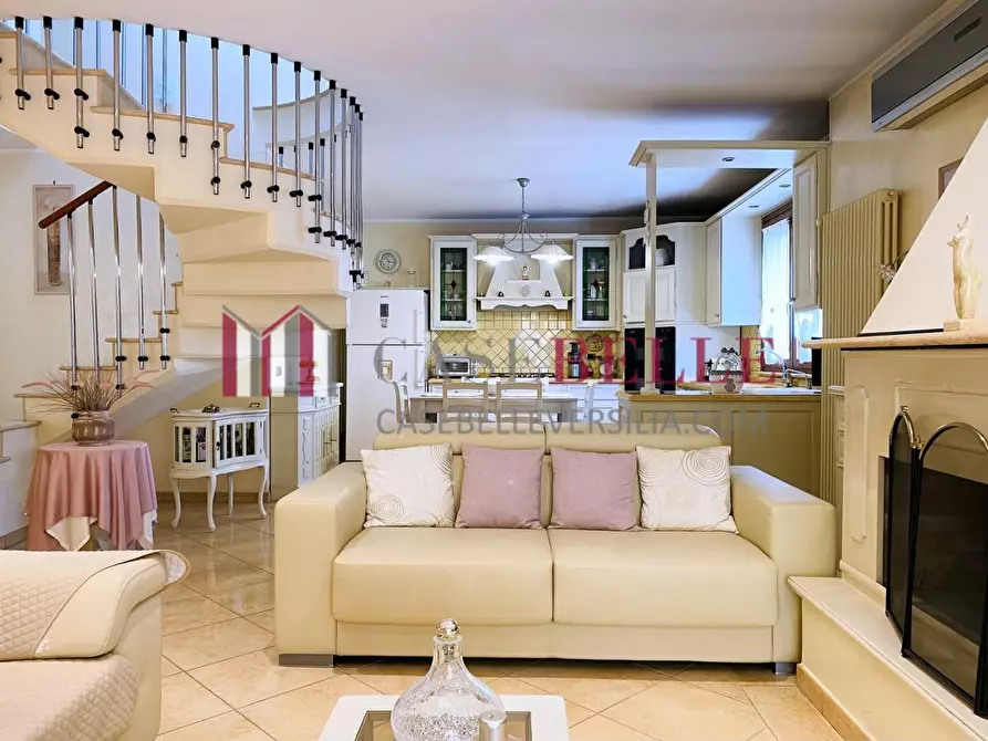Immagine 8 di Villa in vendita  a Viareggio