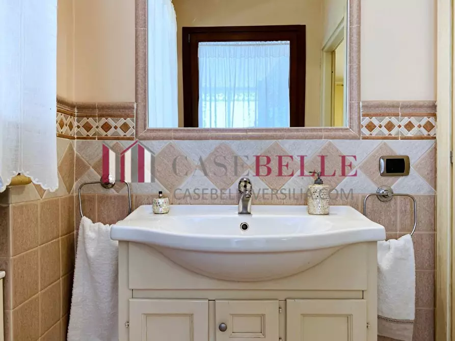 Immagine 26 di Villa in vendita  a Viareggio