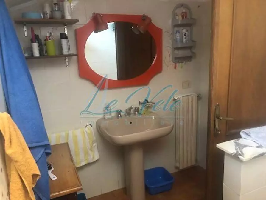 Immagine 47 di Casa bifamiliare in vendita  a Massa
