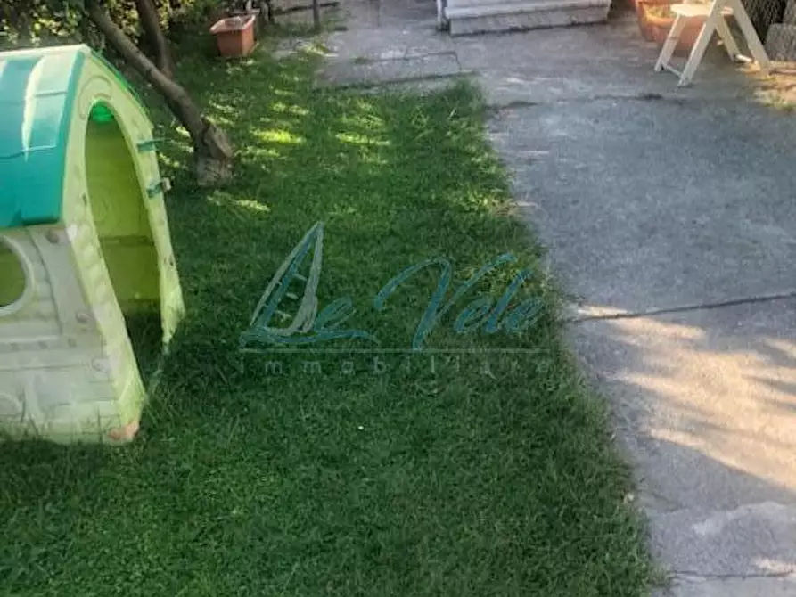 Immagine 3 di Casa bifamiliare in vendita  a Massa