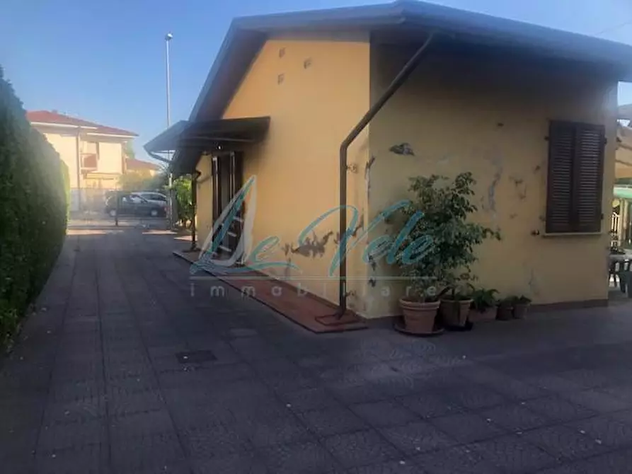 Immagine 4 di Casa bifamiliare in vendita  a Massa