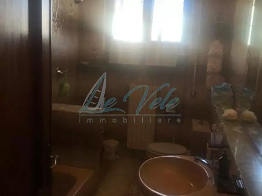 Immagine 27 di Casa bifamiliare in vendita  a Massa