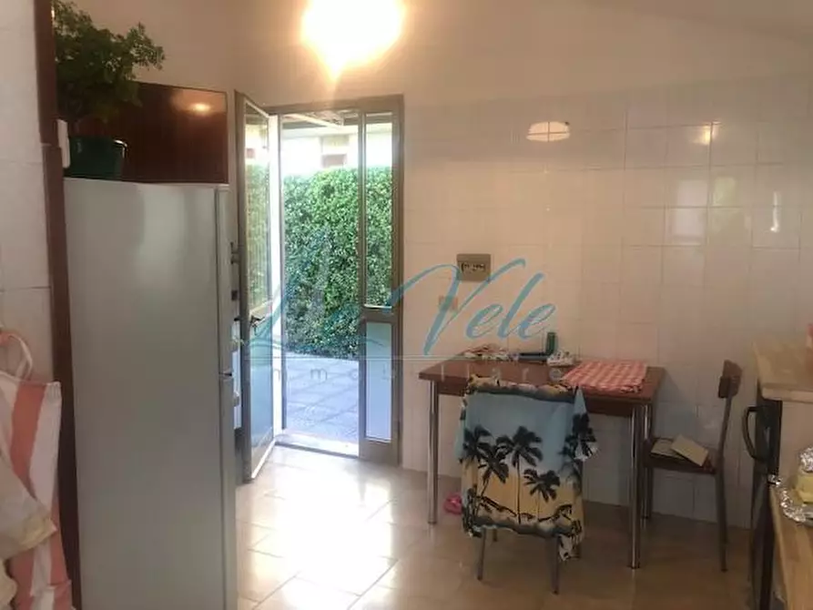 Immagine 50 di Casa bifamiliare in vendita  a Massa