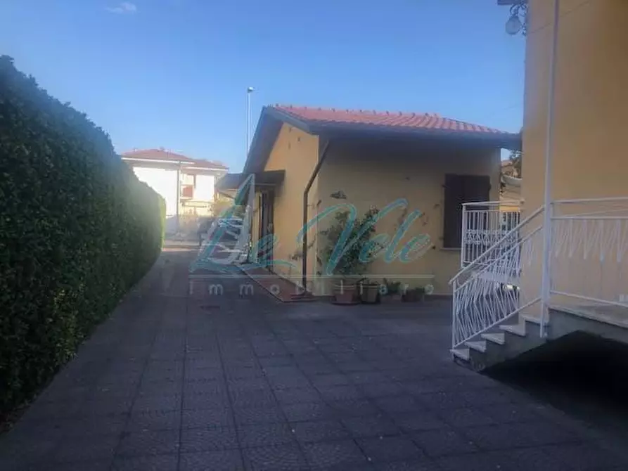 Immagine 6 di Casa bifamiliare in vendita  a Massa