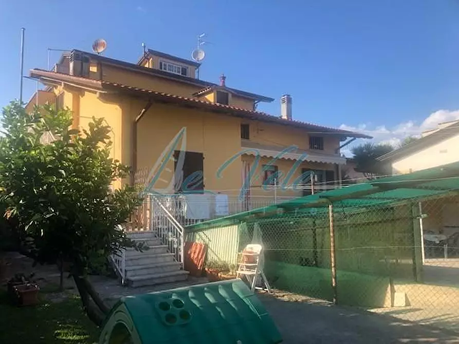 Immagine 1 di Casa bifamiliare in vendita  a Massa