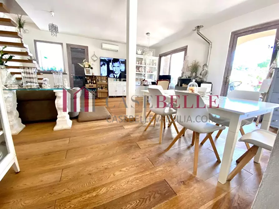 Immagine 1 di Casa indipendente in vendita  a Viareggio