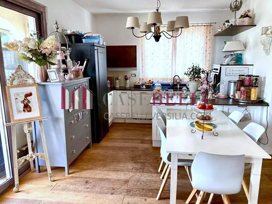 Immagine 11 di Casa indipendente in vendita  a Viareggio