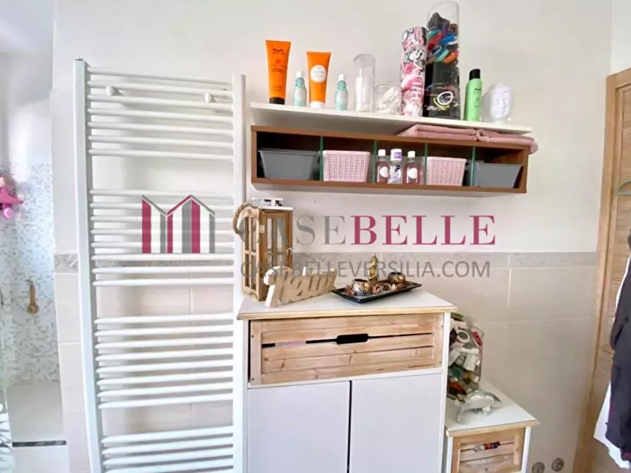 Immagine 21 di Casa indipendente in vendita  a Viareggio